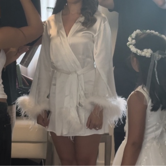 Feleur Robe in Ivory - Picture 5 of 5